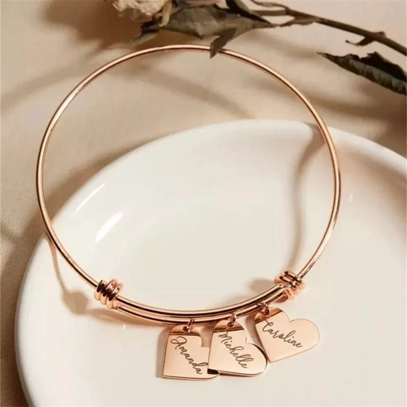 Round bracelet with engraved hearts, up to 4 names